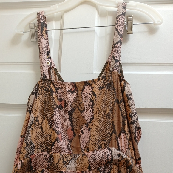 Banana Republic snake print utility jumpsuit with adjustable gold tone top snaps - Picture 5 of 11
